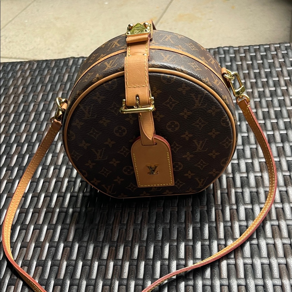 Louis Vuitton Monogram Round Crossbody with Tan Leather Trim